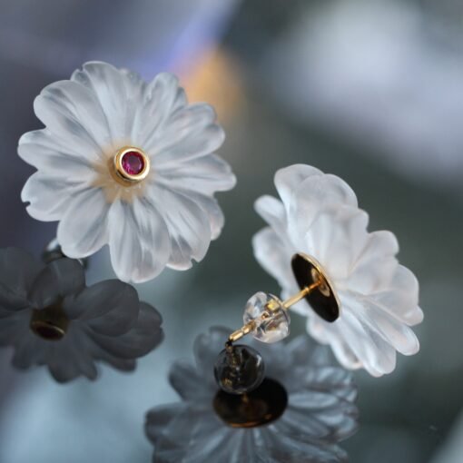 Natural Crystal Petal Stud Earrings/Unique Flower Earrings/Handcrafted Carved Petal Quartz Earrings|Minimalist Beach Earrings|Birthday Gift