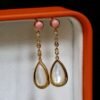 Natural Pink Queen Conch Shell Drop with Mother of Pearl|Statement Pink Gemstone Jewelry|Unique Drop Earring Women|Modern Art Deco Earrings