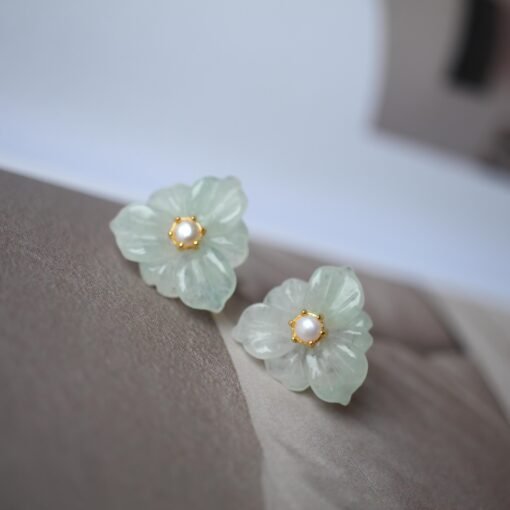 Natural Green Jade Stud Earrings withPearl/Hand-carved Jade Flower Stud Earrings| Everyday Minimalist Earrings|Handmade Dainty Stud Earrings